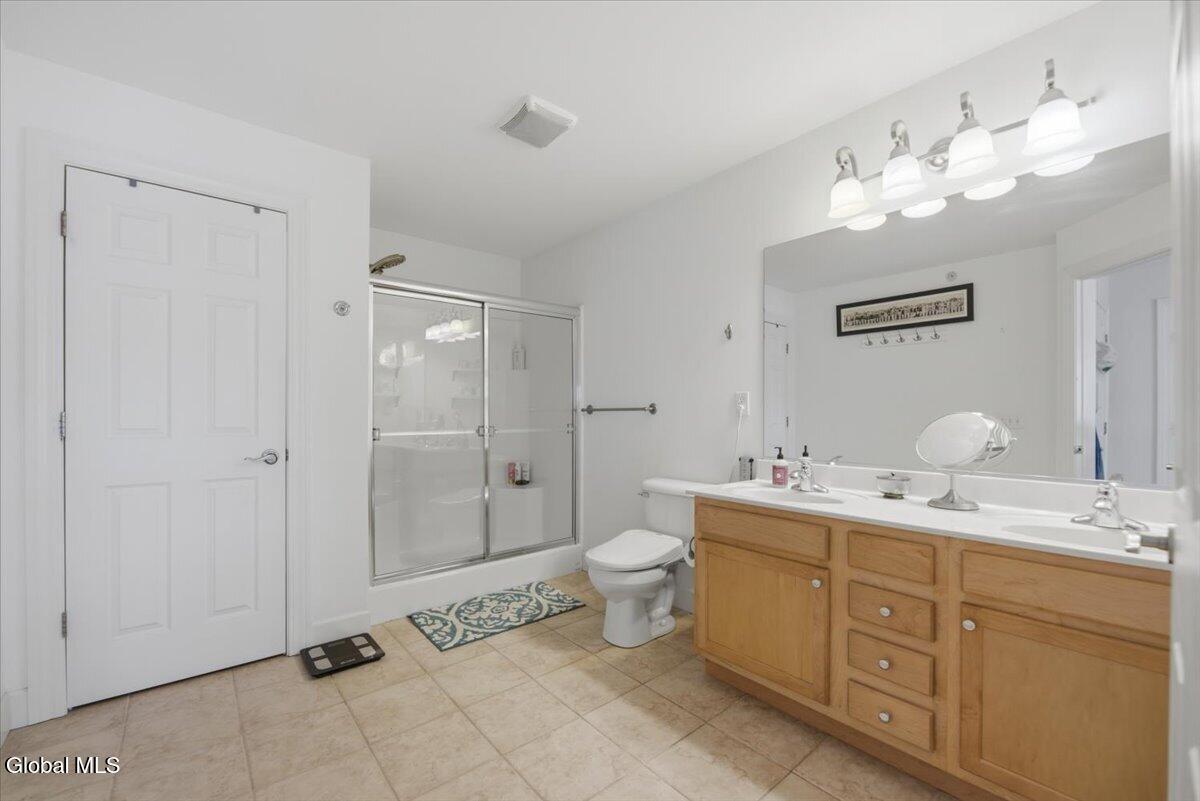 4206 Admiral's Walk Drive Albany NY 12047