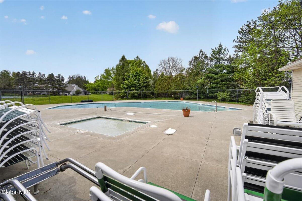 63 Constitution Court Glenmont NY 12077