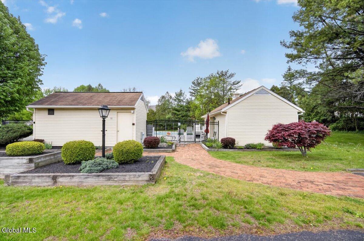 63 Constitution Court Glenmont NY 12077