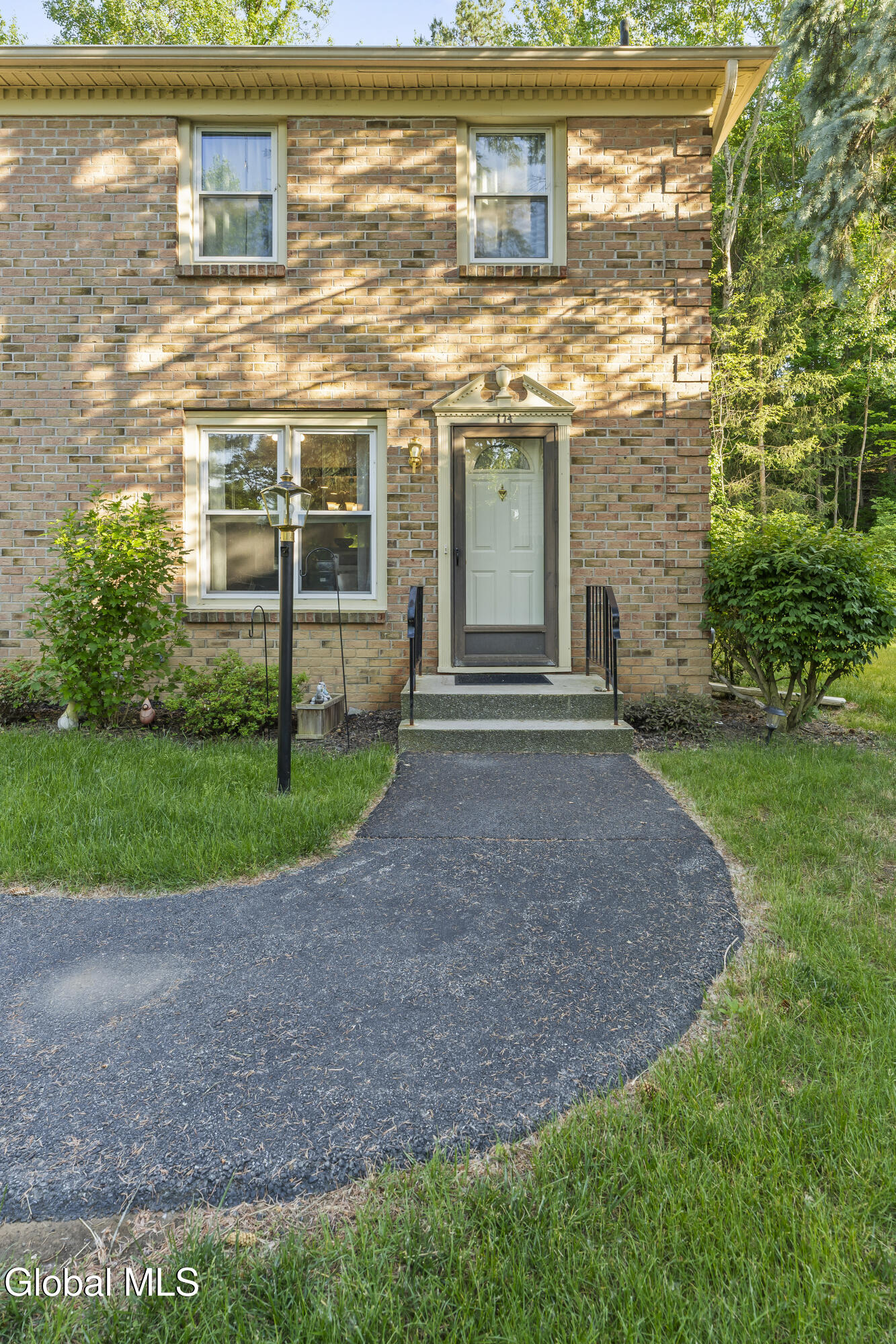174 Williamsburg Court Albany NY 12203