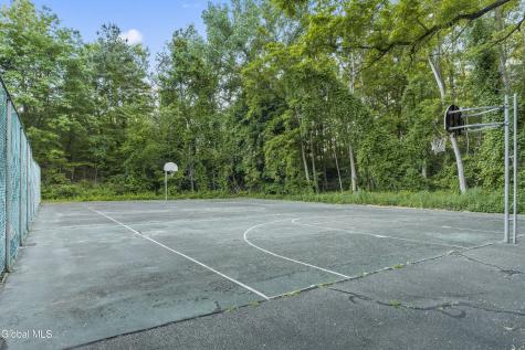 174 Williamsburg Court Albany NY 12203