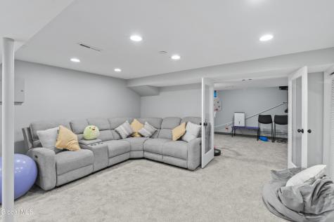 174 Williamsburg Court Albany NY 12203