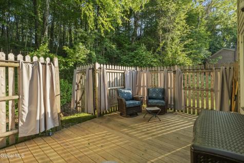 174 Williamsburg Court Albany NY 12203