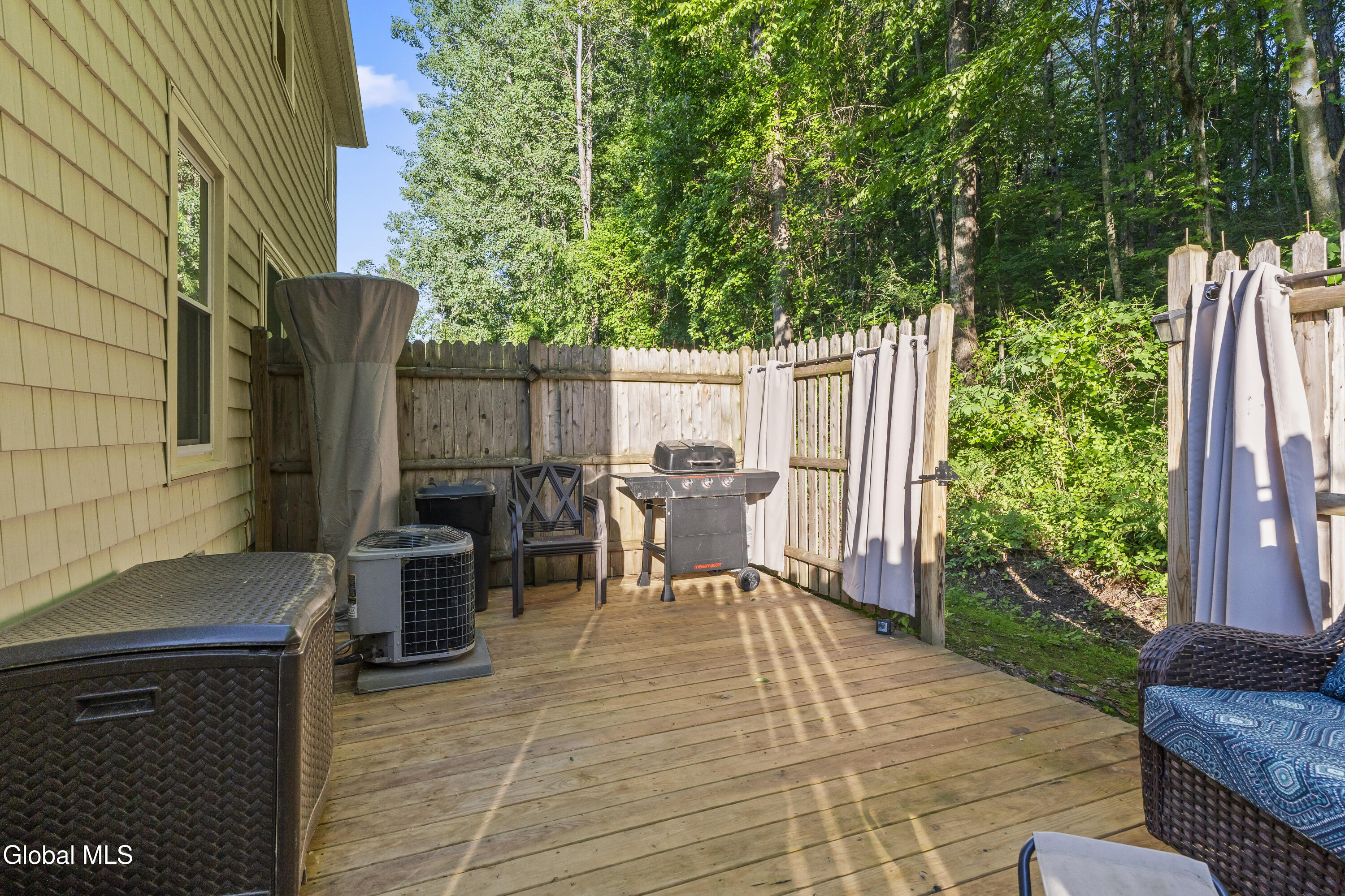 174 Williamsburg Court Albany NY 12203