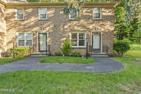 174 Williamsburg Court Albany NY 12203
