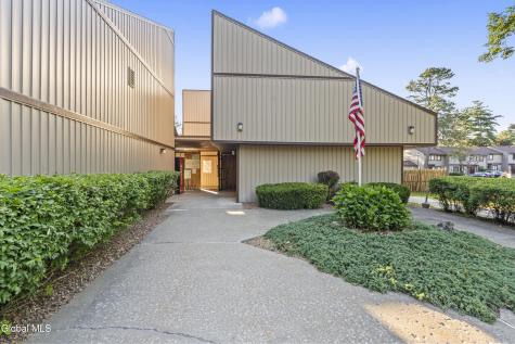 174 Williamsburg Court Albany NY 12203