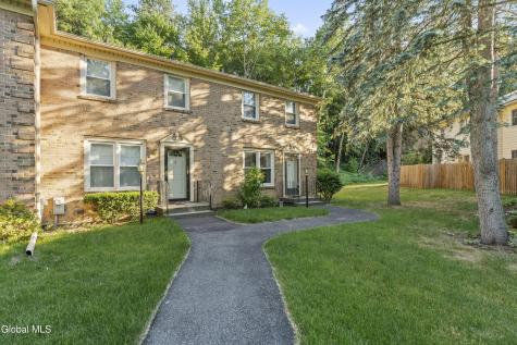 174 Williamsburg Court Albany NY 12203