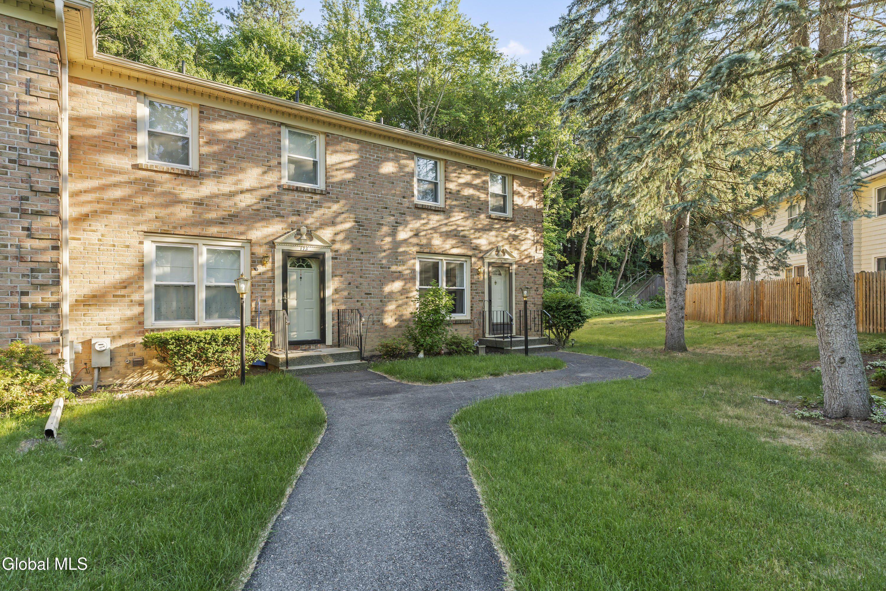 174 Williamsburg Court Albany NY 12203
