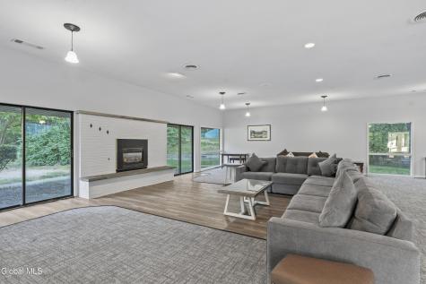 174 Williamsburg Court Albany NY 12203