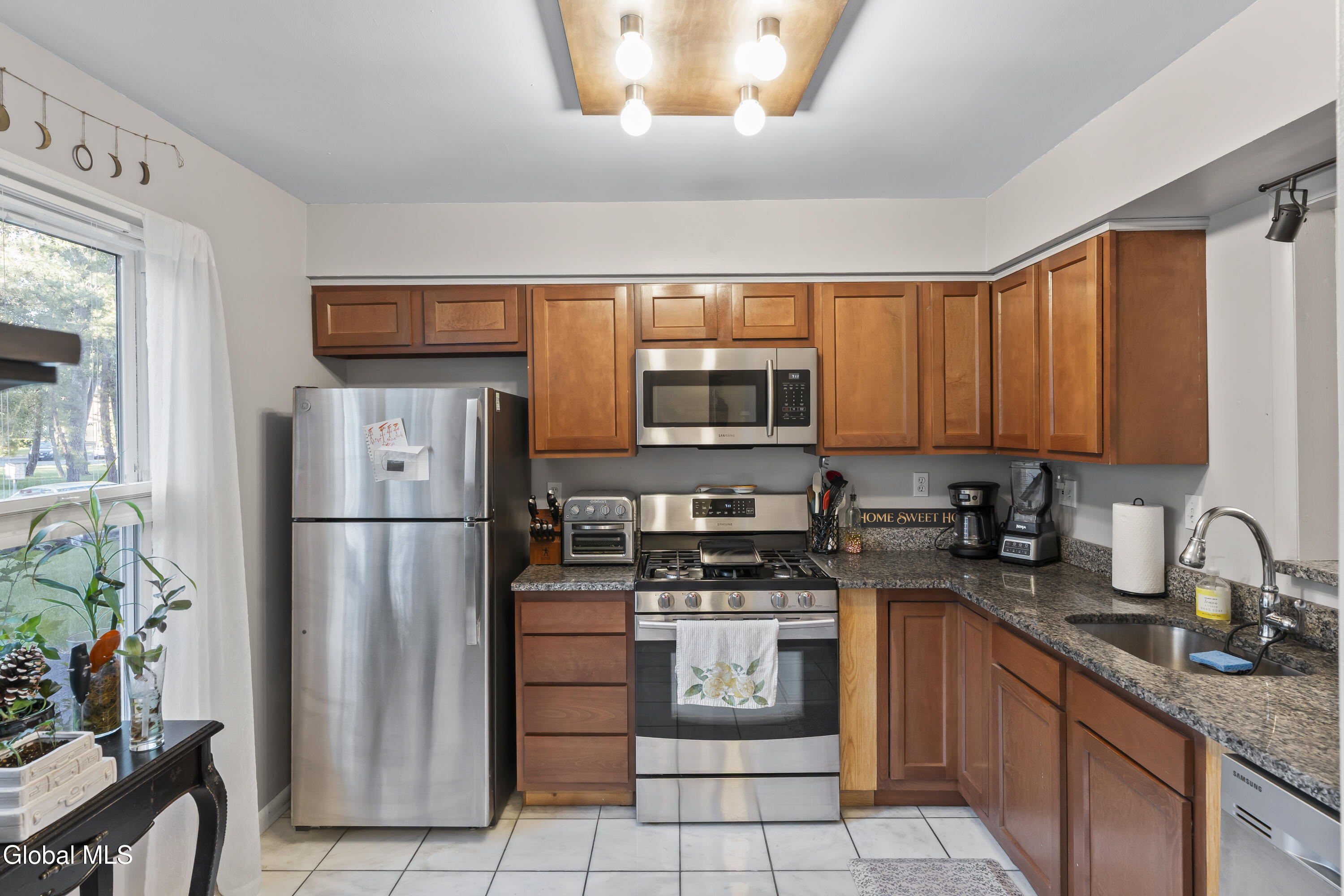 174 Williamsburg Court Albany NY 12203