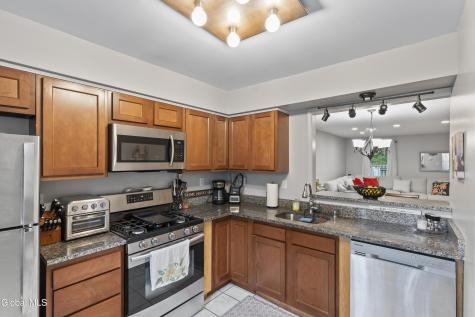 174 Williamsburg Court Albany NY 12203
