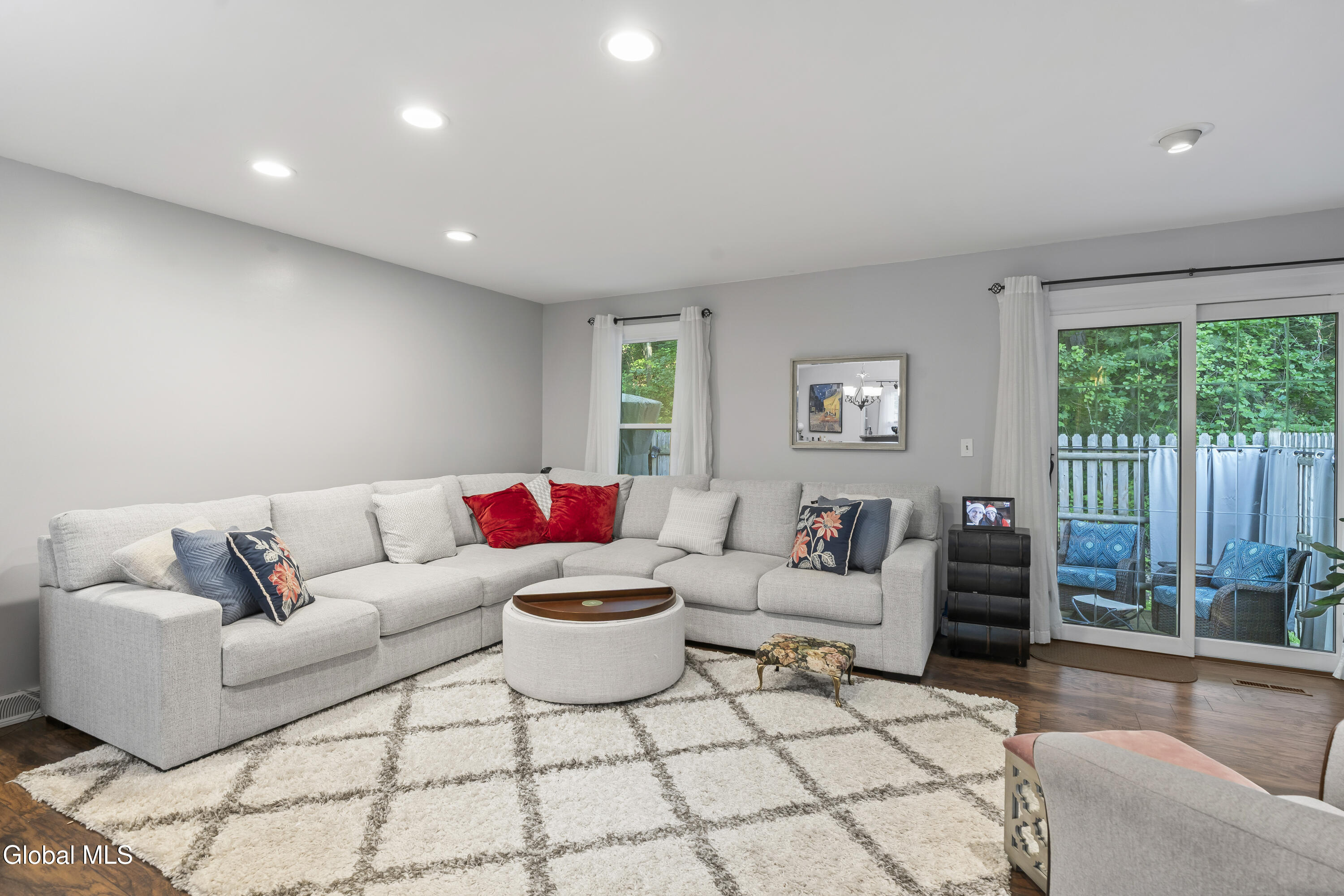 174 Williamsburg Court Albany NY 12203