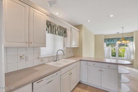 2467 Nott St E Niskayuna NY 12309