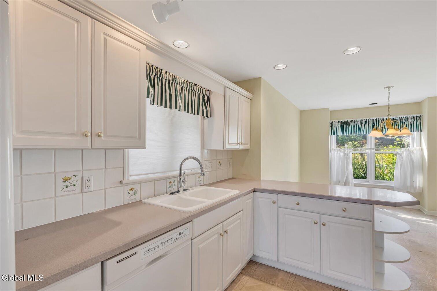 2467 Nott St E Niskayuna NY 12309