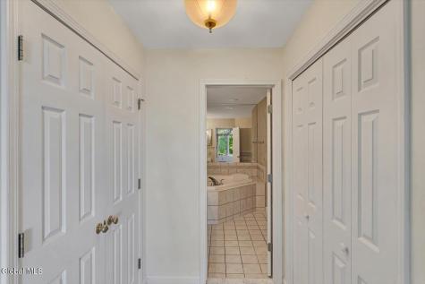 2467 Nott St E Niskayuna NY 12309