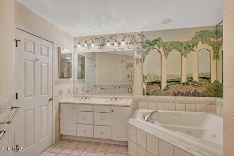 2467 Nott St E Niskayuna NY 12309