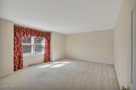 2467 Nott St E Niskayuna NY 12309
