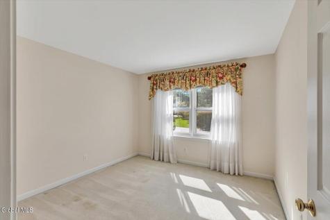 2467 Nott St E Niskayuna NY 12309