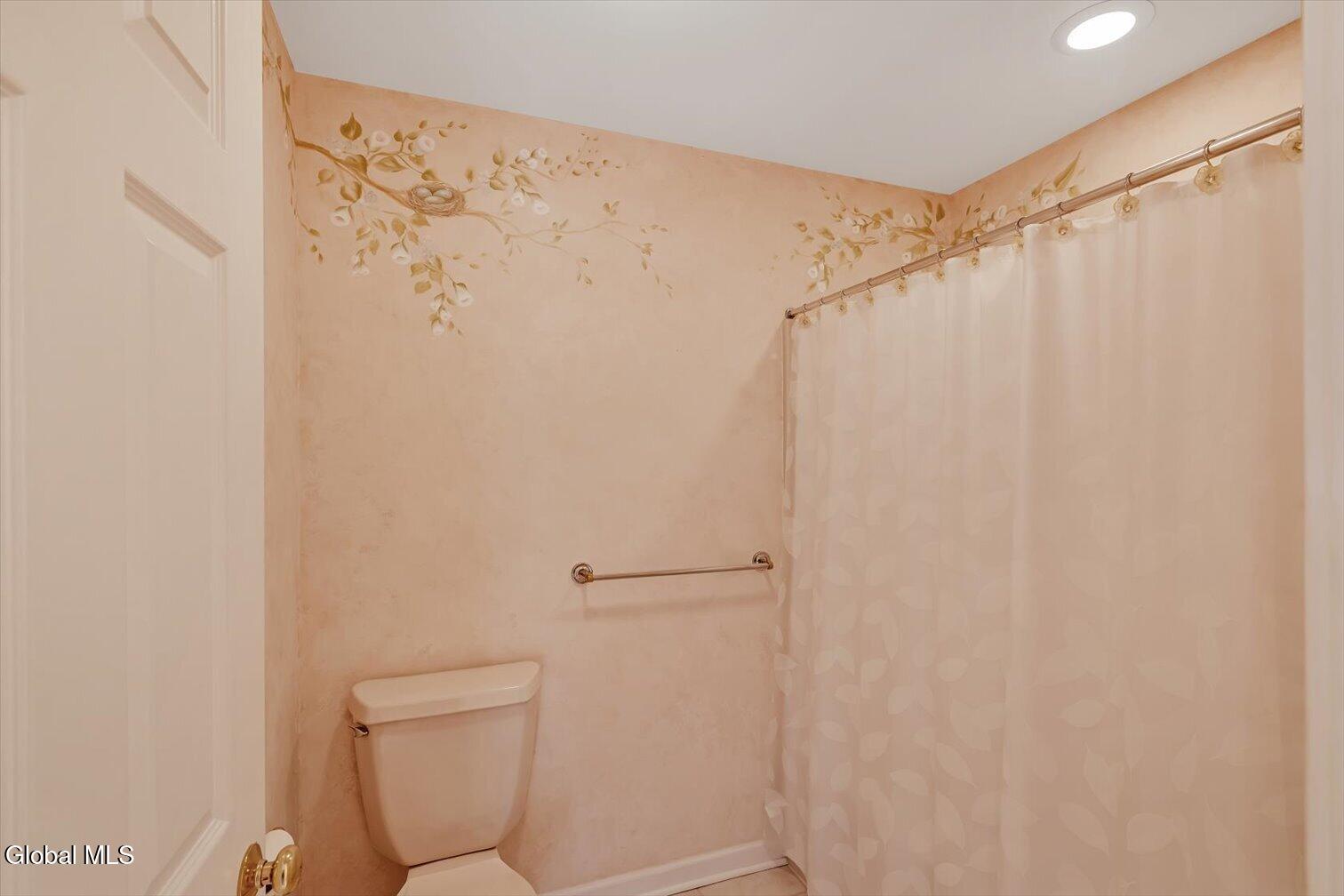 2467 Nott St E Niskayuna NY 12309