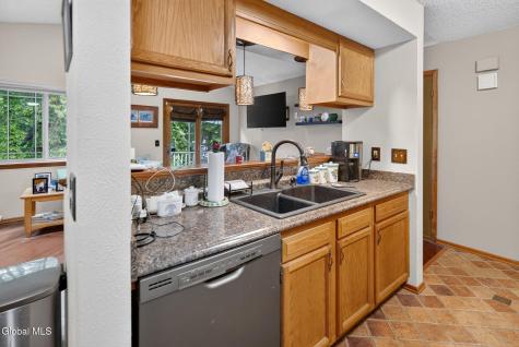 202 Burgoyne Drive Halfmoon NY 12065