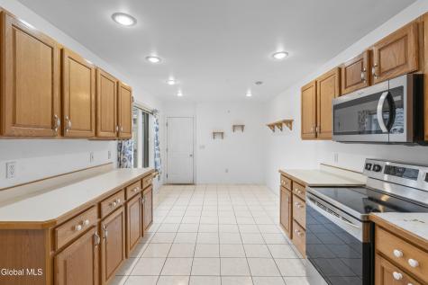 46 Lyon Court Queensbury NY 12804