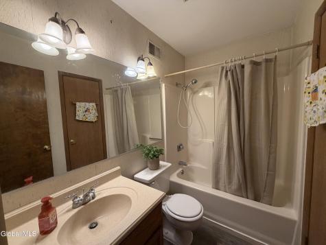 20 Green Meadow Drive Clifton Park NY 12065