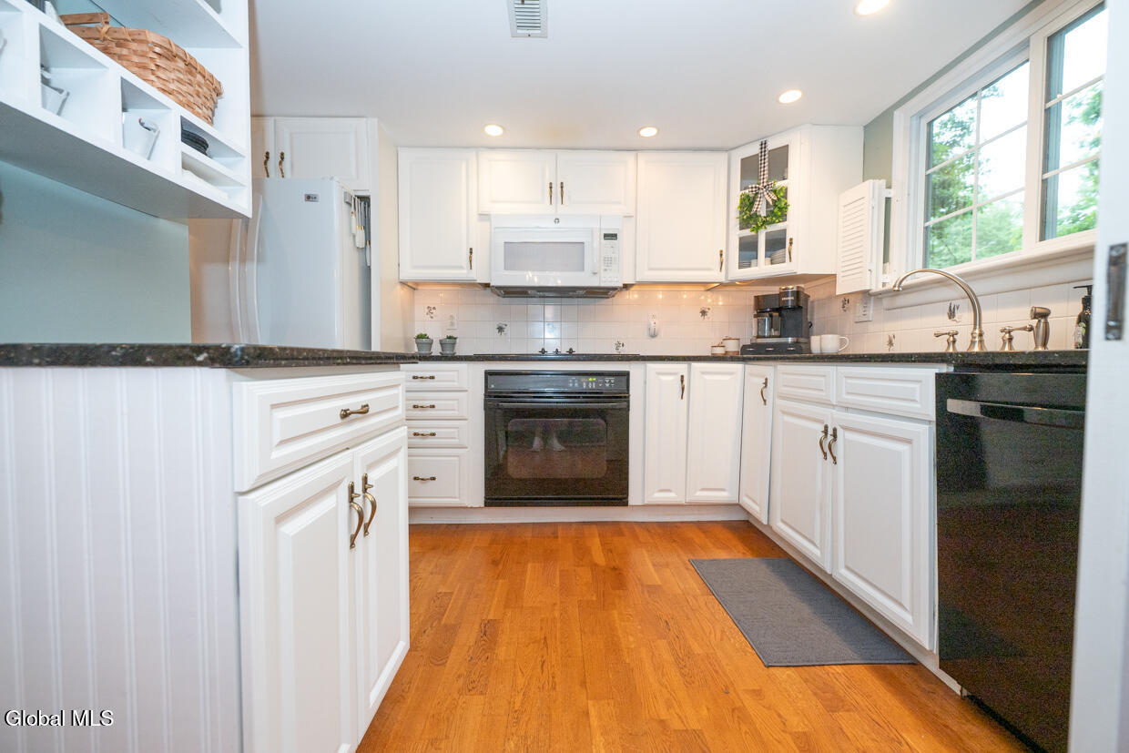 17 Spruce Court Delmar NY 12054