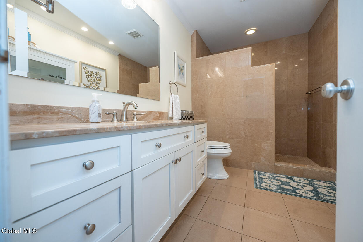 17 Spruce Court Delmar NY 12054