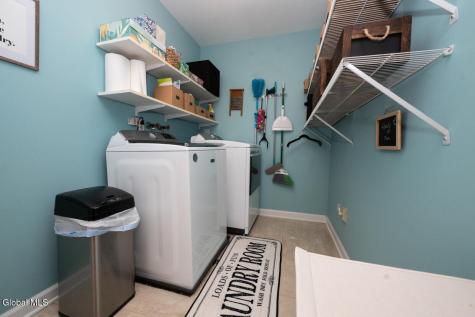 17 Spruce Court Delmar NY 12054