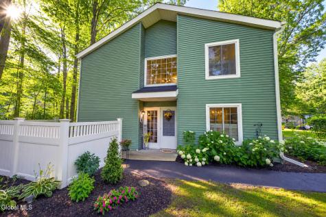 17 Spruce Court Delmar NY 12054