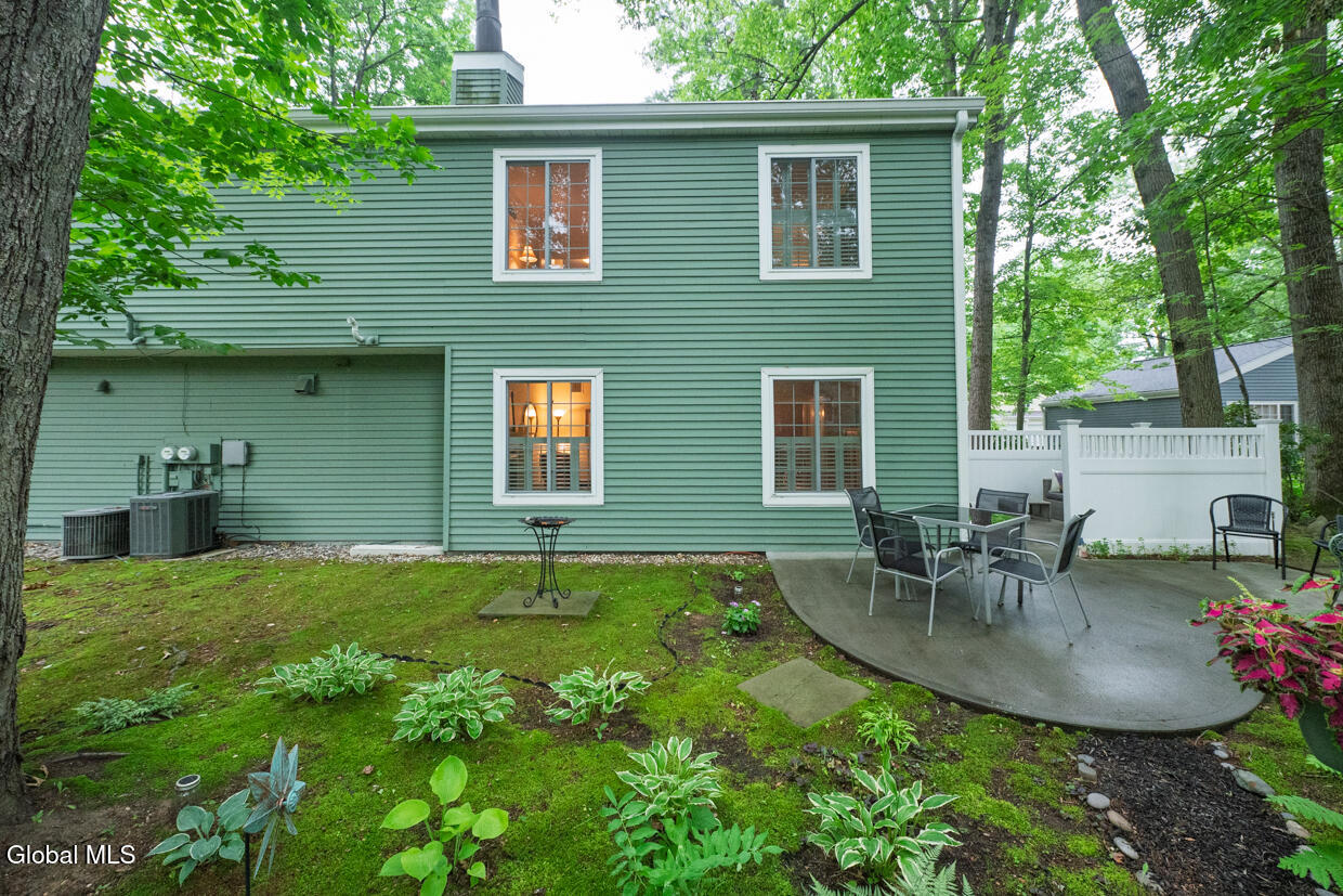 17 Spruce Court Delmar NY 12054