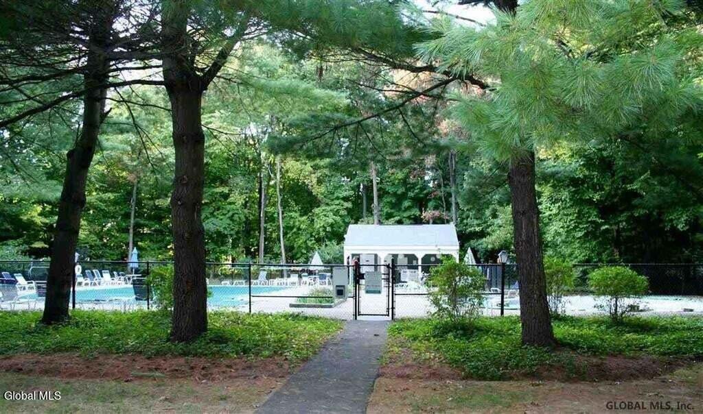 17 Spruce Court Delmar NY 12054
