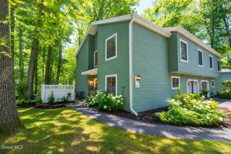 17 Spruce Court Delmar NY 12054