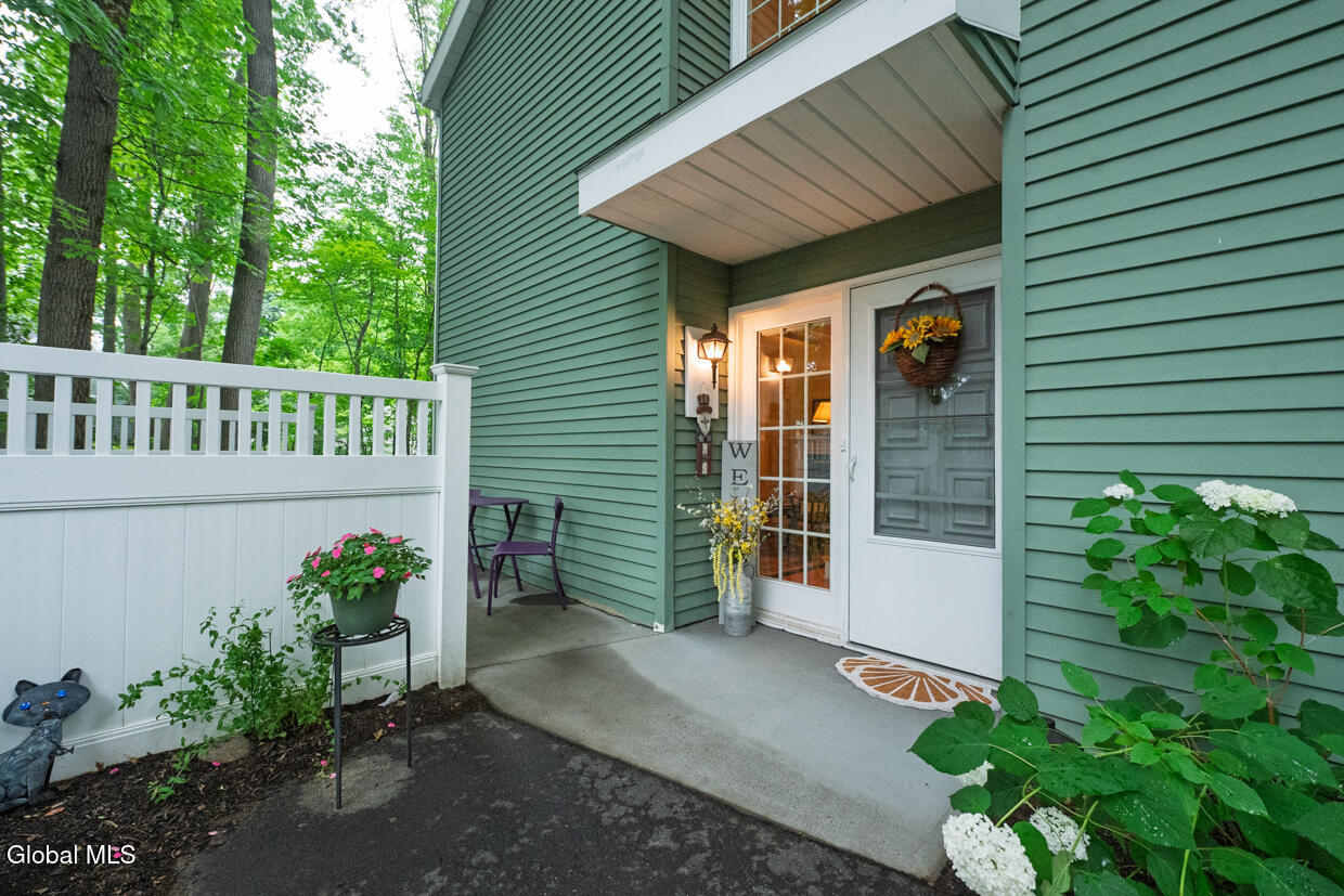 17 Spruce Court Delmar NY 12054