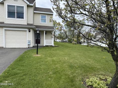 10 Sandra Lane Rensselaer NY 12144