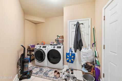 9 Davis Court Albany NY 12208