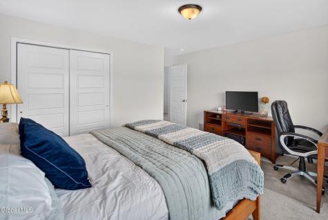 15 Stacey Way Troy NY 12180