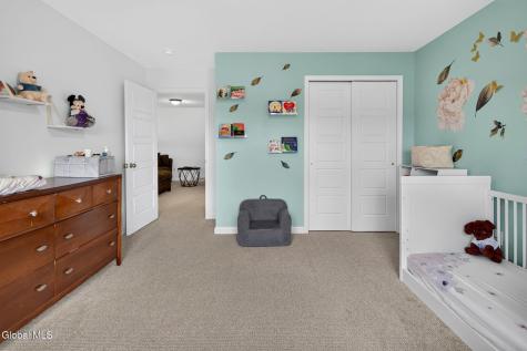 15 Stacey Way Troy NY 12180