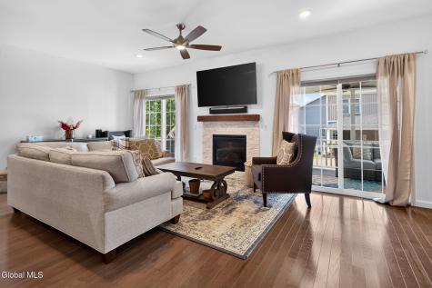 15 Stacey Way Troy NY 12180