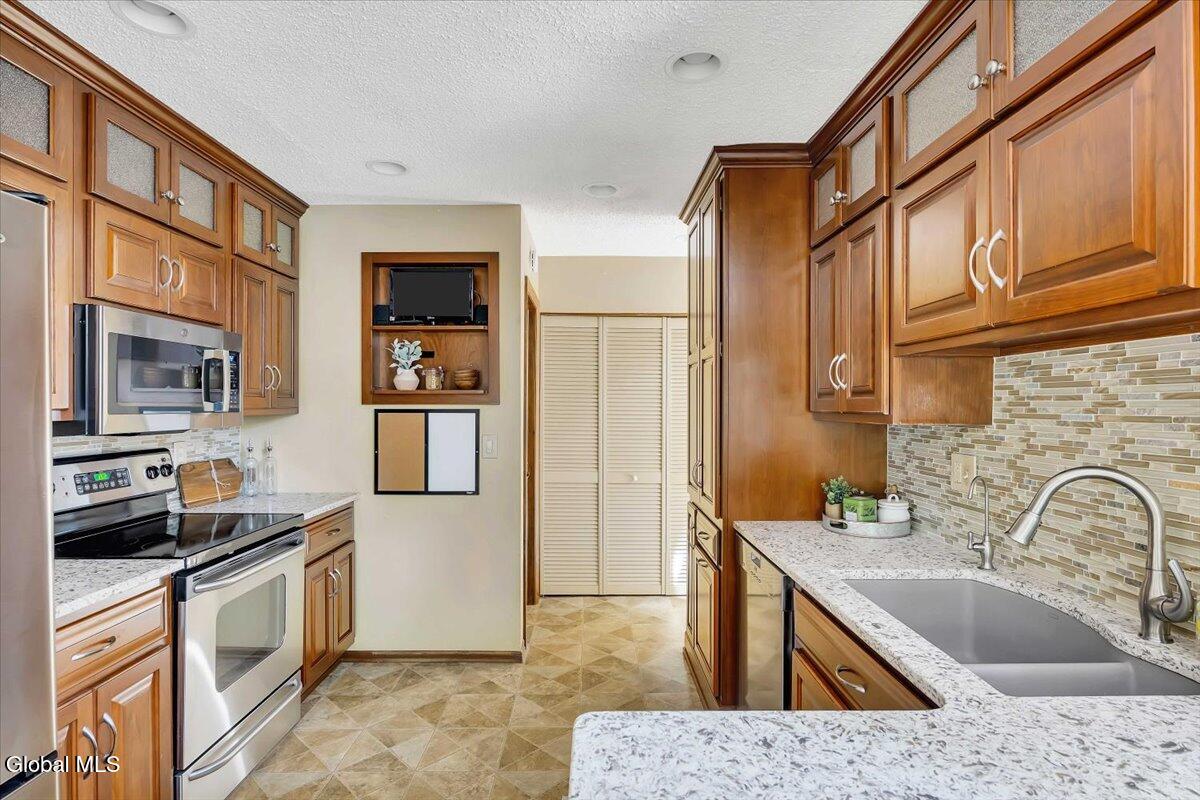 3 Generals Way Halfmoon NY 12065