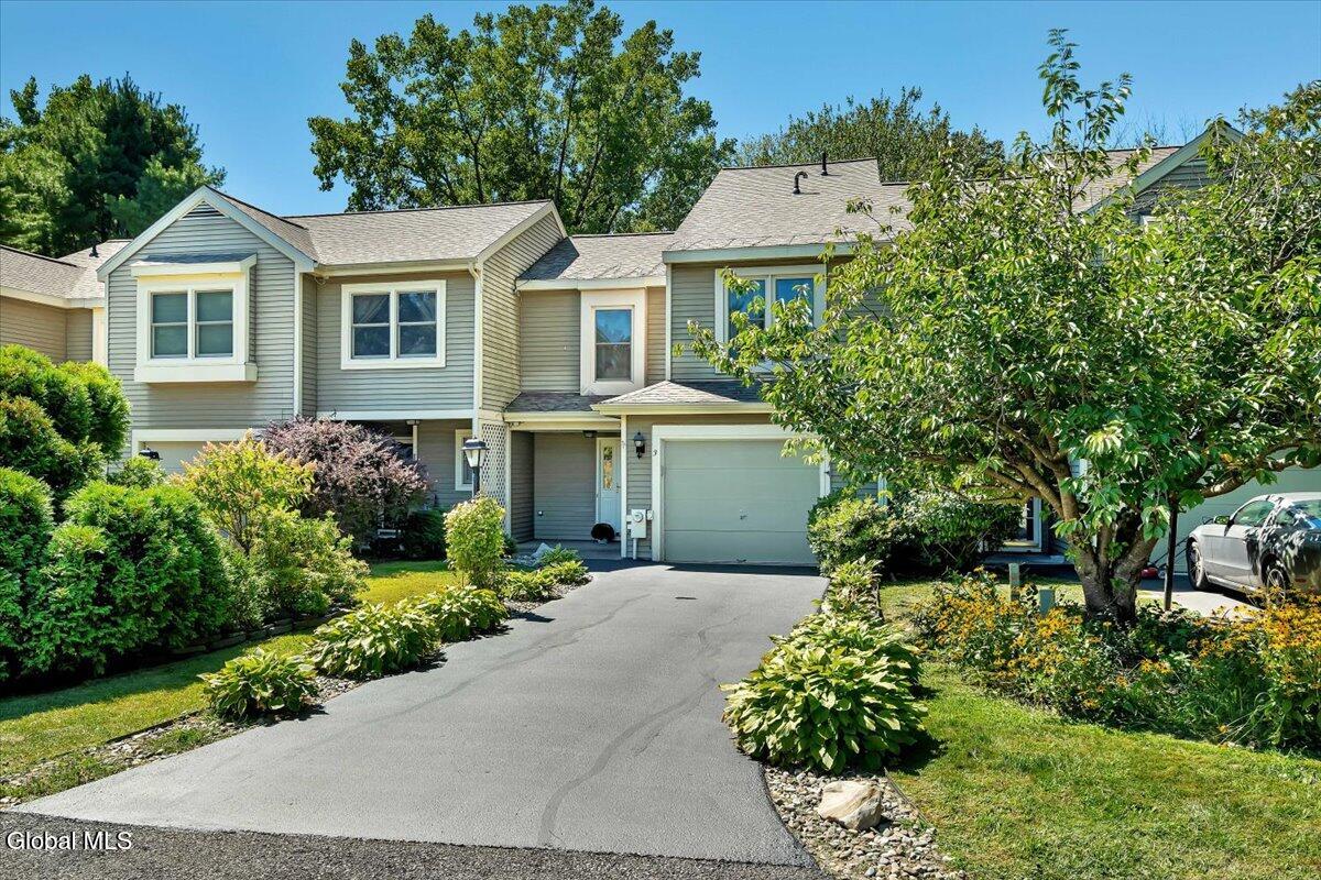 3 Generals Way Halfmoon NY 12065
