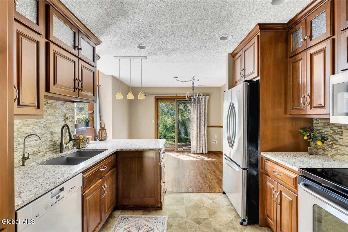 3 Generals Way Halfmoon NY 12065