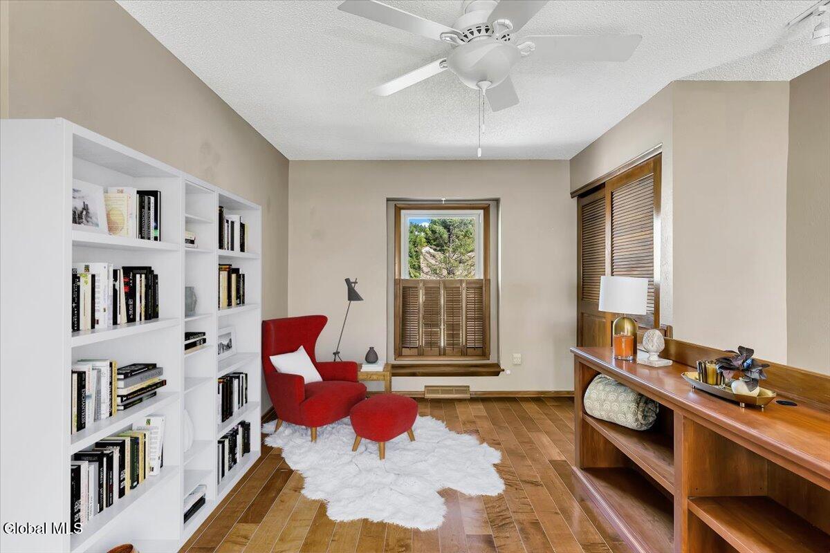 3 Generals Way Halfmoon NY 12065