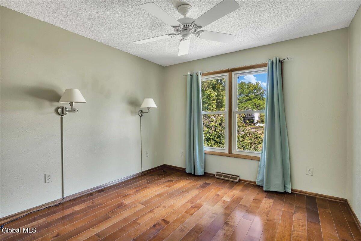 3 Generals Way Halfmoon NY 12065
