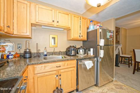11 Fox Hollow Square Cohoes NY 12047