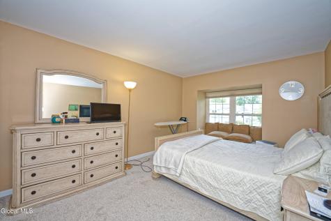 11 Fox Hollow Square Cohoes NY 12047