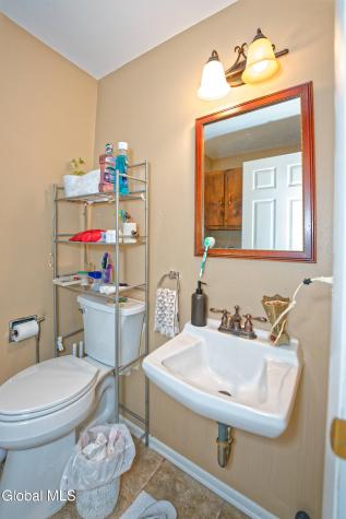 11 Fox Hollow Square Cohoes NY 12047