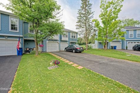11 Fox Hollow Square Cohoes NY 12047