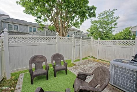 11 Fox Hollow Square Cohoes NY 12047