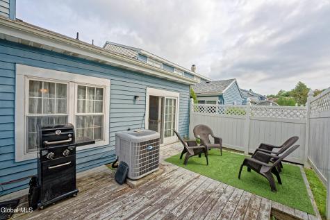 11 Fox Hollow Square Cohoes NY 12047